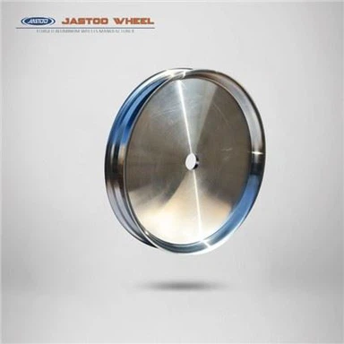 Motocicleta de rodas em branco forjadas